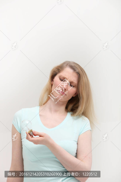 帶燈泡的體貼女人