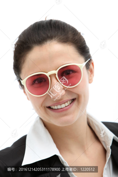 微笑的女商人在現(xiàn)代眼鏡