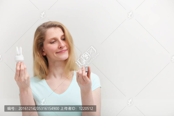 選擇燈泡的女人