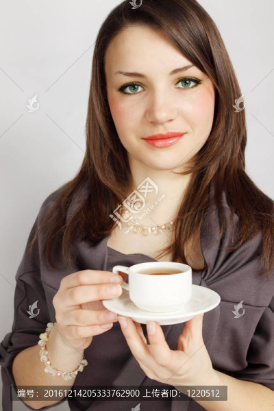 少婦抱杯
