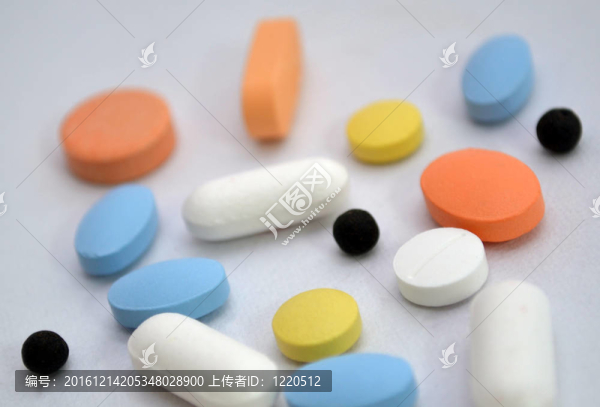多用途藥品；醫(yī)生或家庭醫(yī)生給患者的膠囊和片劑