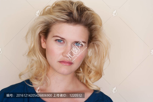 美麗金發(fā)女郎肖像