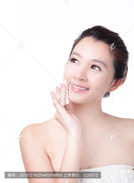 年輕女孩卸妝卸妝棉墊