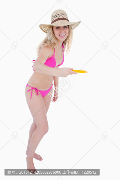 年輕漂亮的女人玩飛盤