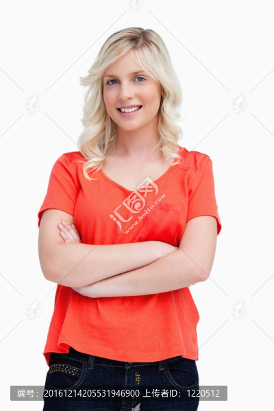 微笑的少年穿越雙臂與白色背景-匯圖網(wǎng) www.fosd68.com 微笑的少年穿越雙臂與白色背景