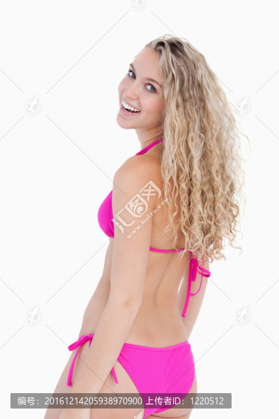 年輕迷人的女人回頭