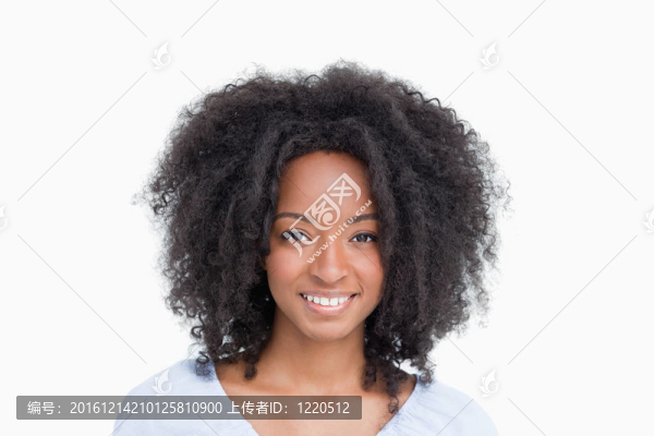 留著卷發(fā)的年輕女子