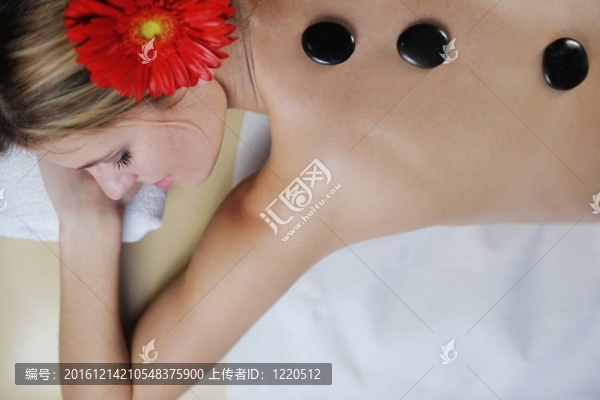 美麗的年輕女子