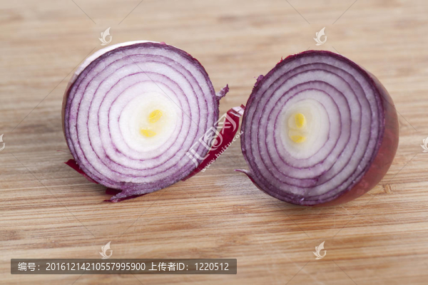 一半的洋蔥