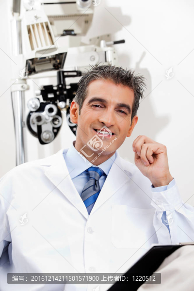 微笑的驗光師His,Clinic