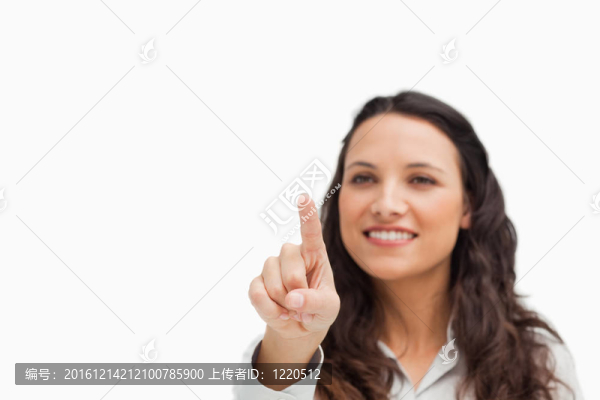 靠近一個(gè)可愛的黑發(fā)指向