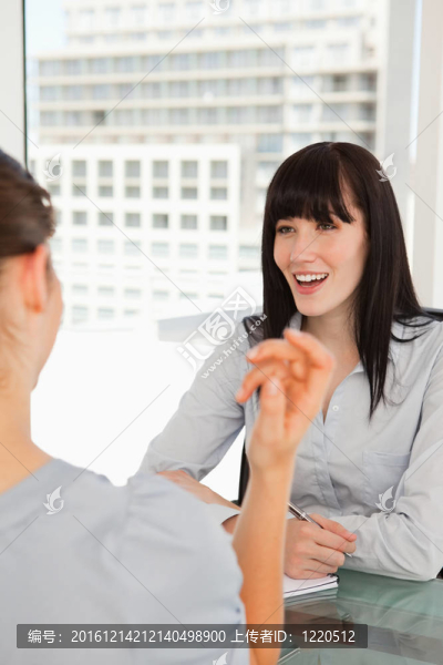 兩個女人都喜歡開玩笑