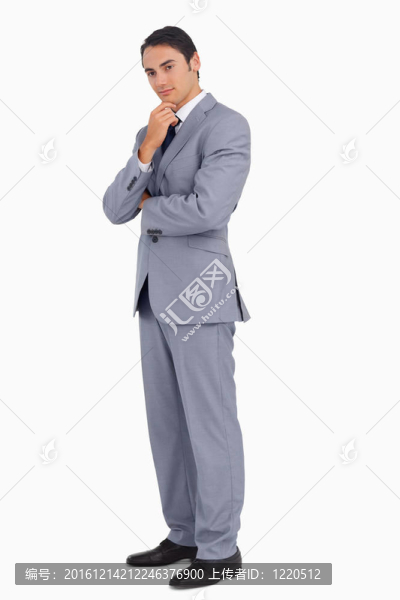 體貼的商人用雙臂微笑