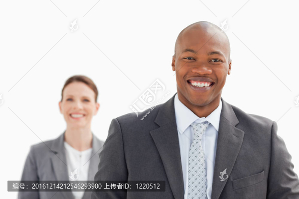 商人與商人站在背后微笑微笑