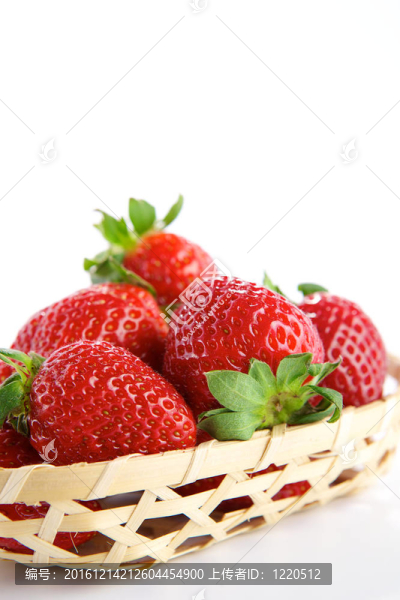Strawberry在柳條筐