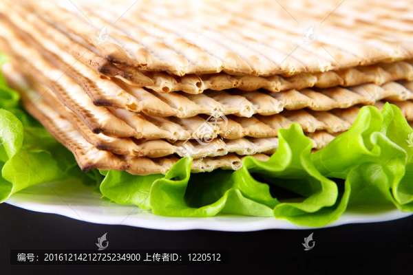 猶太人的宗教節(jié)日逾越節(jié)的傳統(tǒng)食品Matza