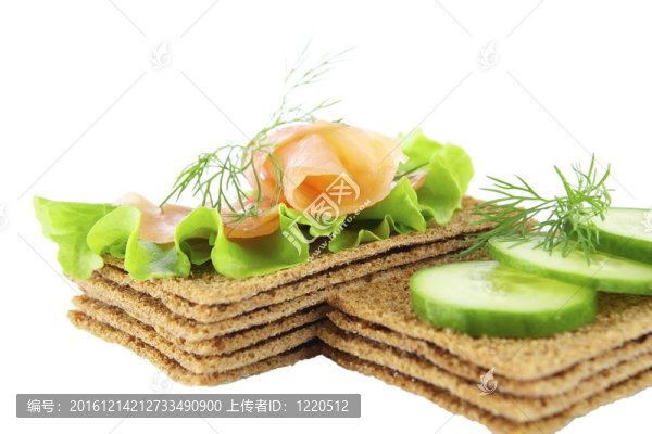 白鮭魚和黃瓜三明治