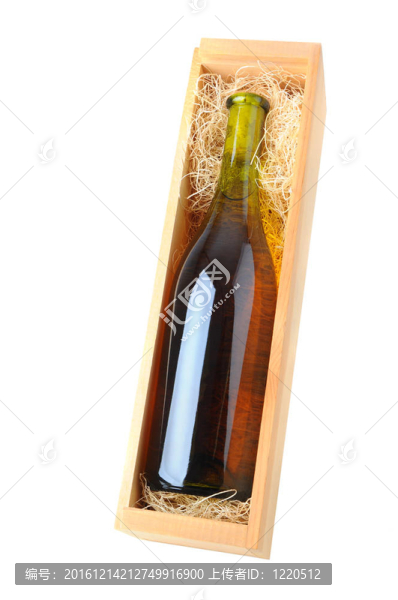 霞多麗在木箱瓶酒