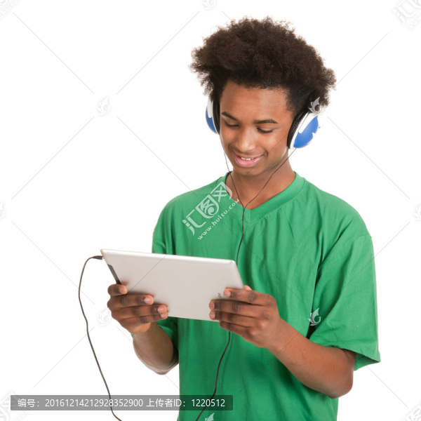 黑男孩與平板電腦