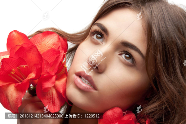 可愛的女人與紅花