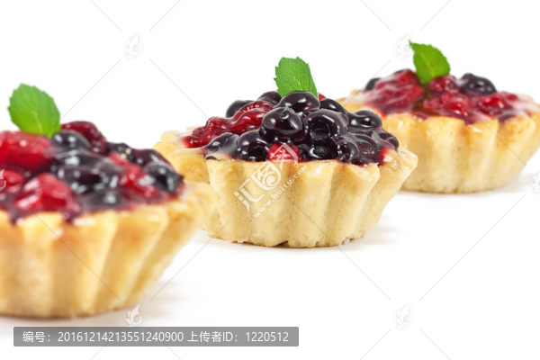 三新鮮黑莓和覆盆子蛋糕
