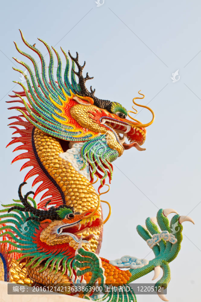 龍的雕像在Nakornsawan；泰國(guó)