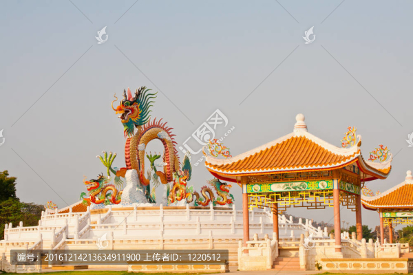 龍的雕像在Nakornsawan；泰國(guó)