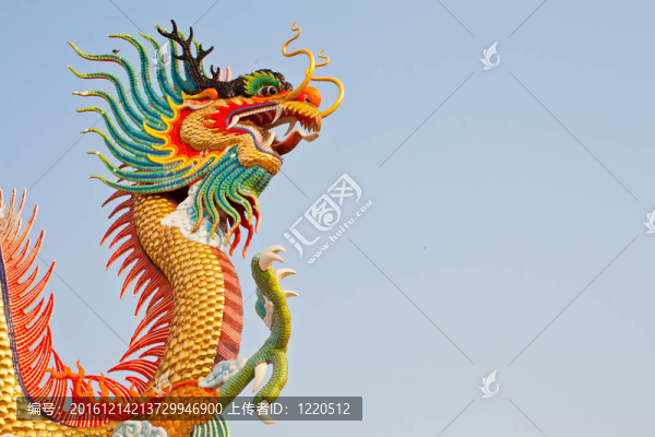 龍的雕像在Nakornsawan；泰國(guó)