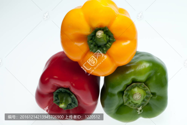 紅的；黃綠色的青椒