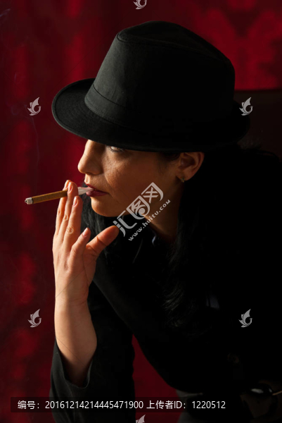 戴帽子的女人