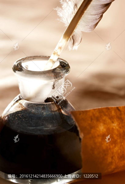 紙背景羽毛墨水瓶