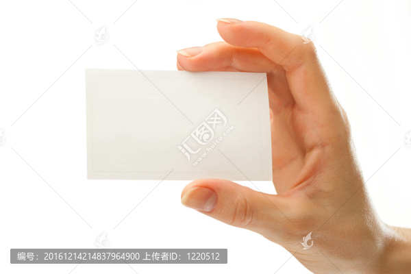 女性手上的空白卡