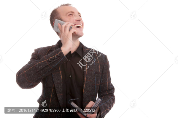 年輕白人男子在移動(dòng)和微笑孤立在白色背景