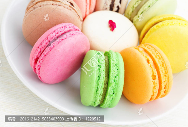 豐富多彩的蛋白杏仁甜餅