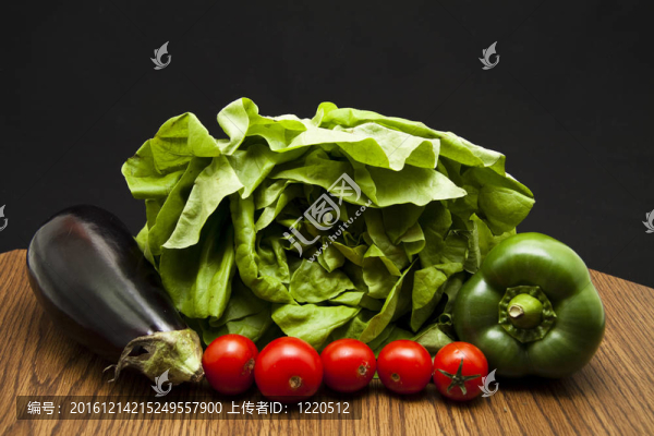 紅辣椒和西紅柿生菜
