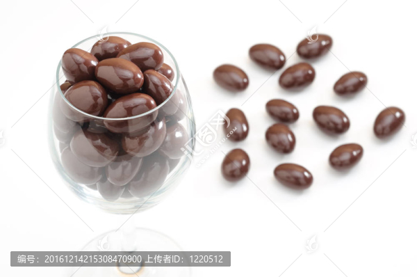 杯子里的巧克力球