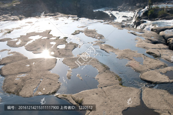 河巖
