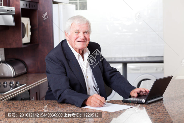 快樂老人檢查投資