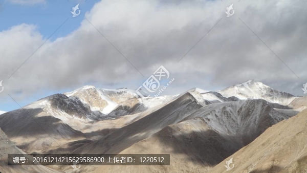 西藏山麓