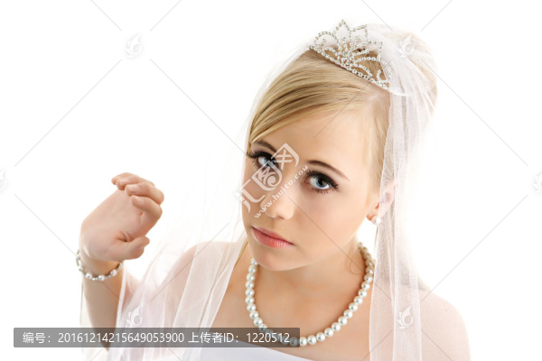穿婚紗的少女