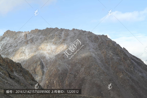 西藏山麓