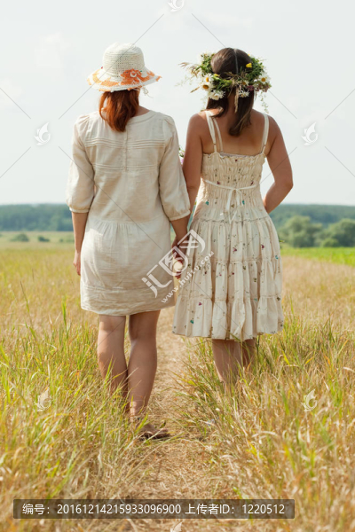 夏天的兩個(gè)女人