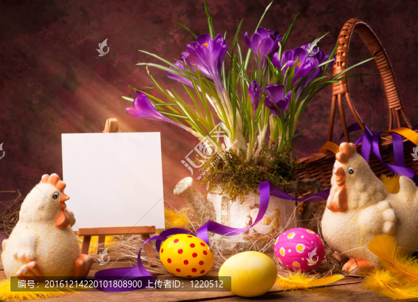 藝術(shù)復(fù)活節(jié)背景與鮮花和復(fù)活節(jié)彩蛋