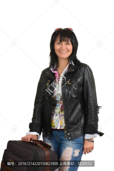 黑發(fā)女人與一個(gè)手提箱