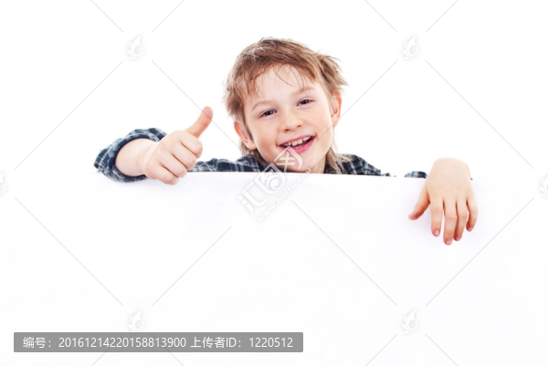 在白色背景上孤立的小男孩