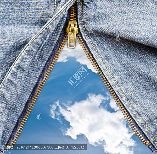 與天空的藍(lán)色拉鏈特寫(xiě)。
