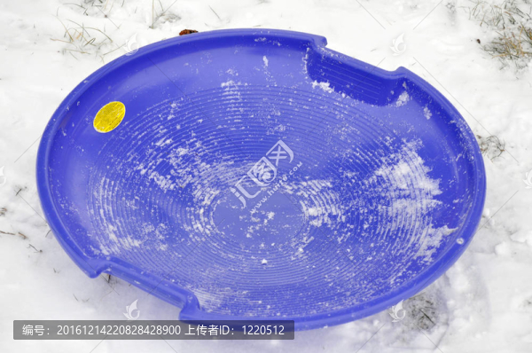 雪橇在雪中
