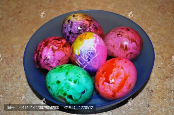 碗中的復(fù)活節(jié)彩蛋
