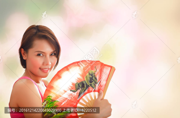一個美麗的亞洲年輕女人