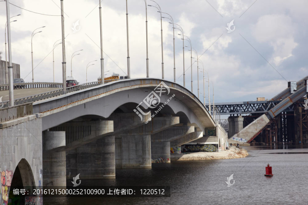 基輔；橋梁建設(shè)